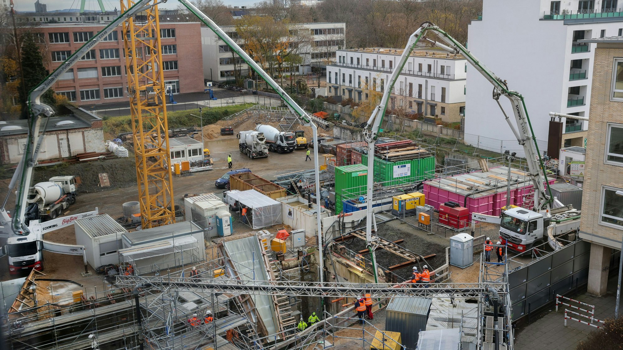 28.11.2023, Köln: Großbetonage auf der Baustelle am Waidmakt.
Foto: Michael Bause