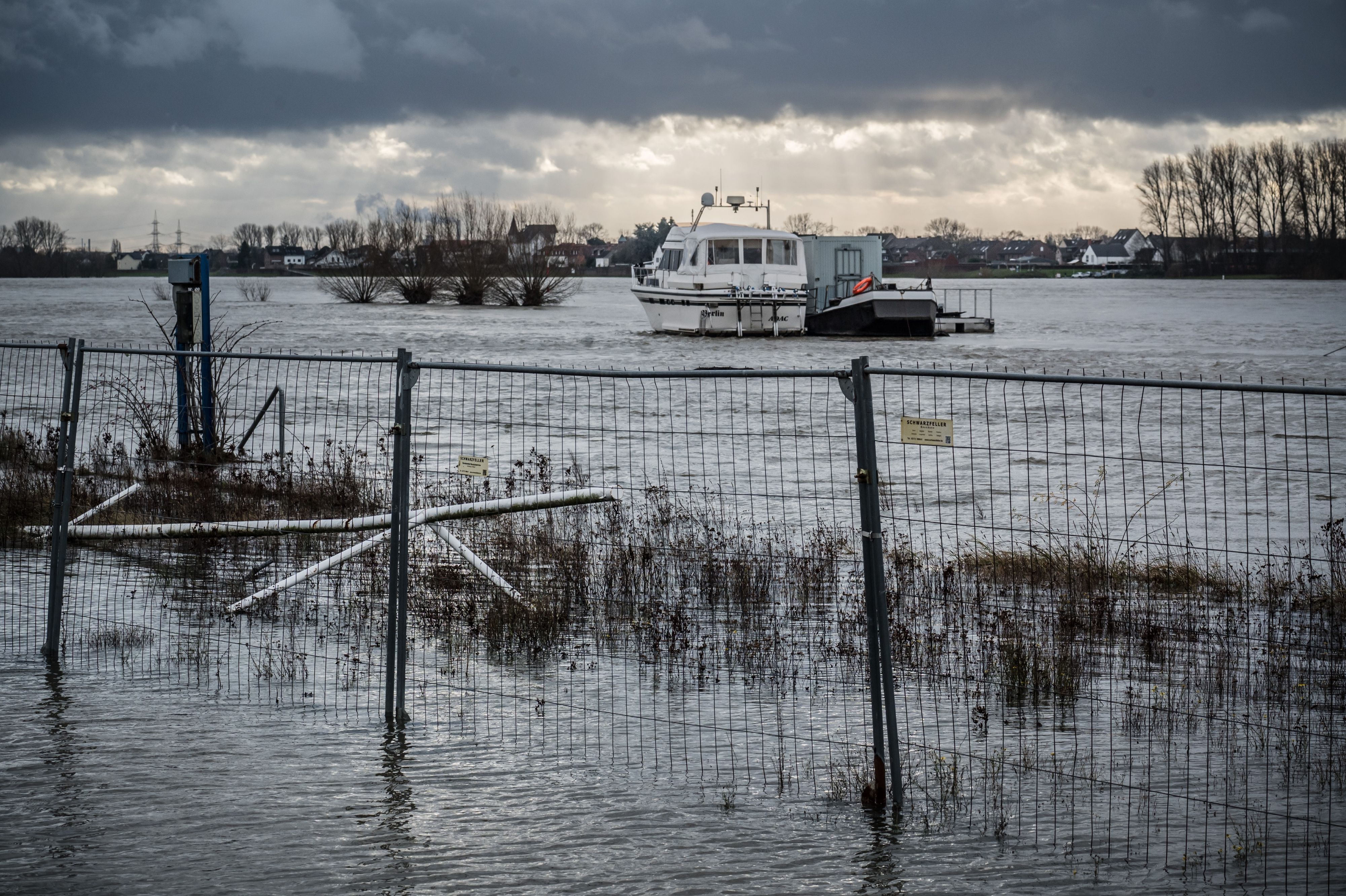 Es hat viel geregnet: das Hochwasser in Hitdorf am zweiten Weihnachtstag.