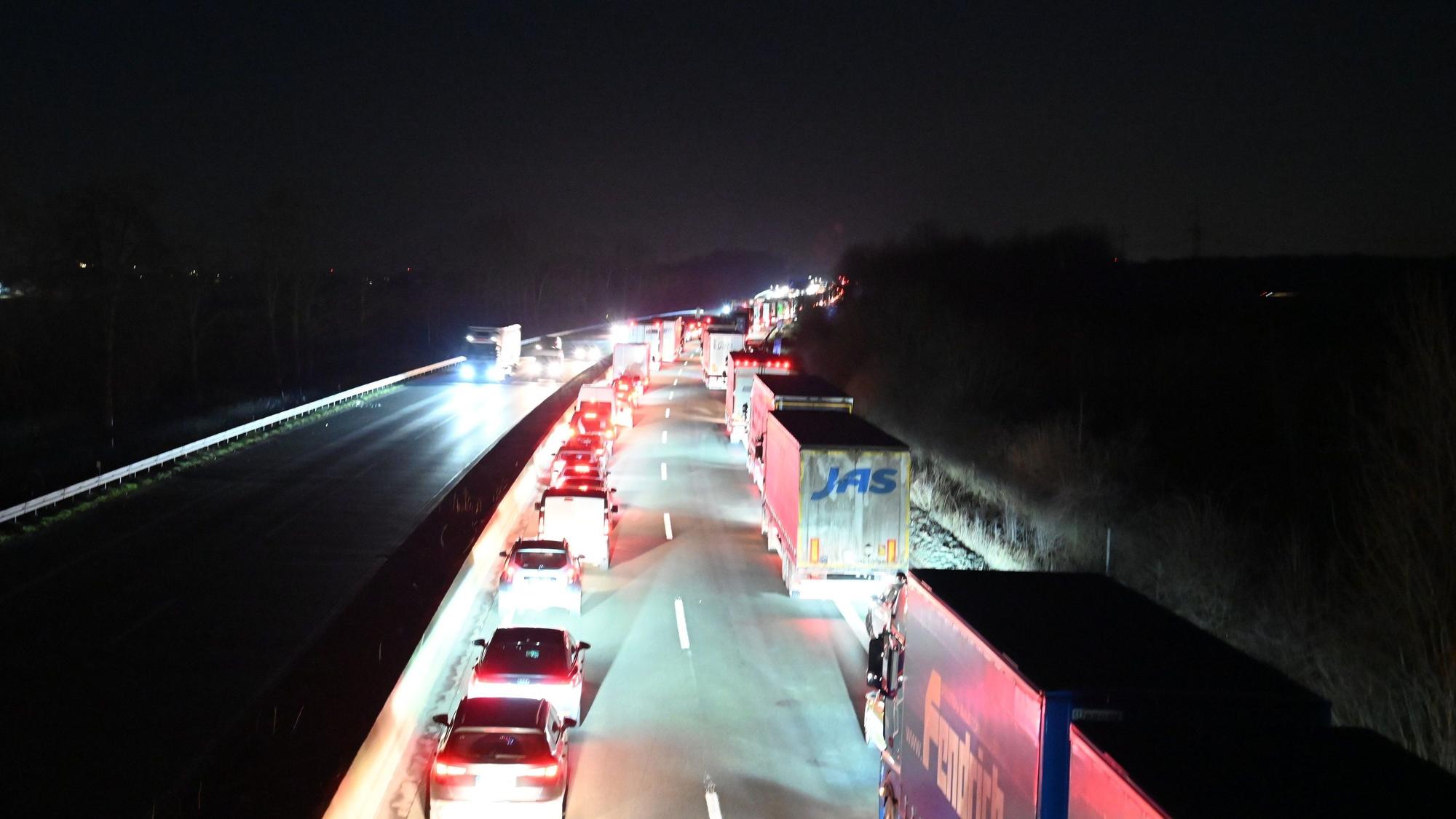 Stau auf der A61.