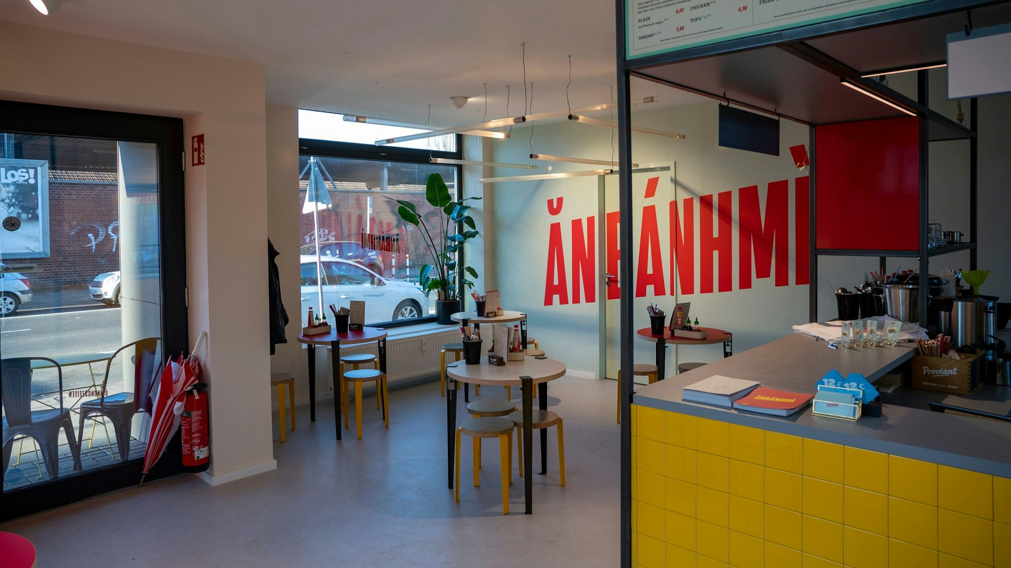 Innenansicht des Restaurants An Banh Mi in Köln