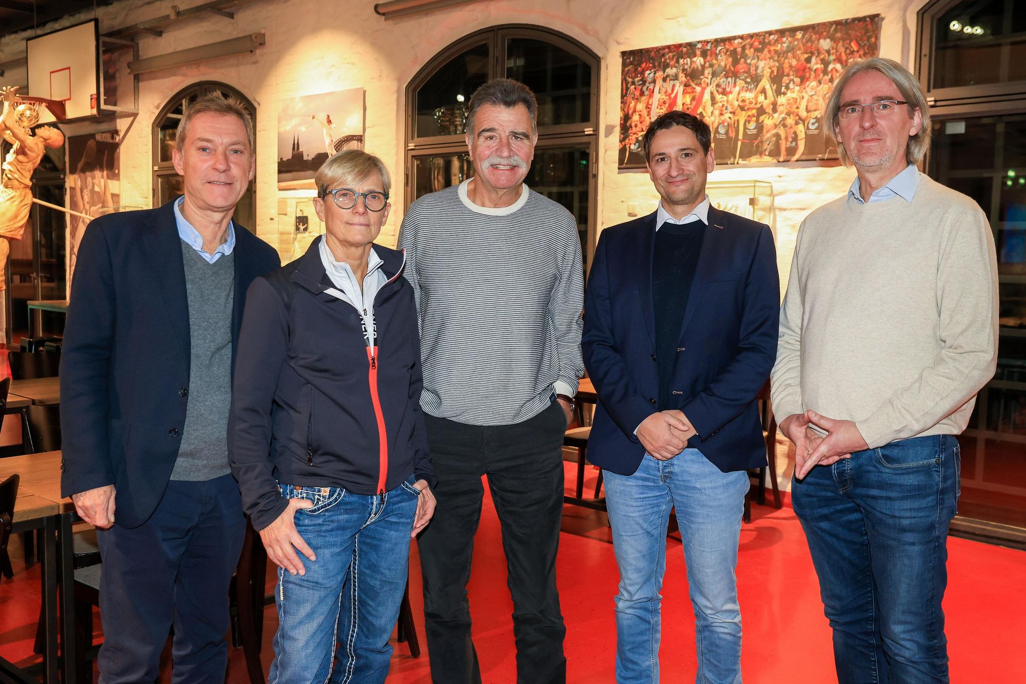 Talkgäste im Sport & Olympia Museum (v.r.): Erik Eggers, Moderator Stephan Klemm, Heiner Brand, Renate Wolf. Links: Museumsdirektor Andreas Höfer.