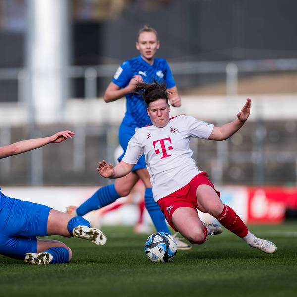 GOOGLE PIXEL Frauen Bundesliga: 1. FC Köln - SGS Essen 16.12.2023 Zweikampf Laura Pucks SGS Essen, 15, Adriana Achcinska 1. FC Köln, 9 GOOGLE PIXEL Frauen Bundesliga, 1. FC Köln - SGS Essen, Koeln, Franz-Kremer-Stadion am 16.12.2023 DFB REGULATIONS PROHIBIT ANY USE OF PHOTOGRAPHS AS IMAGE SEQUENCES AND/OR QUASI-VIDEO. *** GOOGLE PIXEL Frauen Bundesliga 1 FC Köln SGS Essen 16 12 2023 duel Laura Pucks SGS Essen, 15 , Adriana Achcinska 1 FC Köln, 9 GOOGLE PIXEL Frauen Bundesliga, 1 FC Köln SGS Essen, Koeln, Franz Kremer Stadion am 16 12 2023 DFB REGULATIONS PROHIBIT ANY USE OF PHOTOGRAPHS AS IMAGE SEQUENCES AND OR QUASI VIDEO Copyright: xBEAUTIFULxSPORTS/Wunderlx