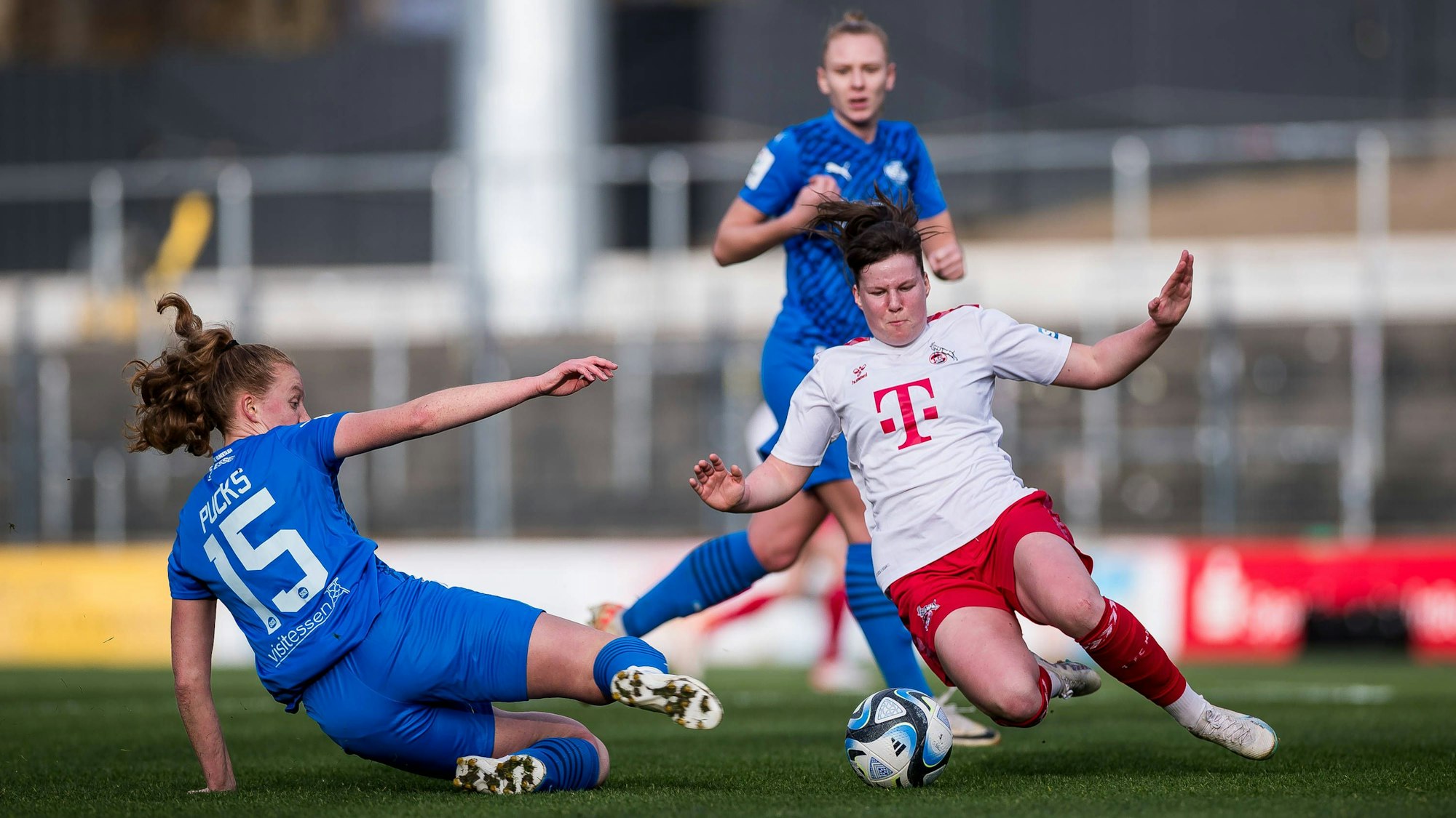 GOOGLE PIXEL Frauen Bundesliga: 1. FC Köln - SGS Essen 16.12.2023 Zweikampf Laura Pucks SGS Essen, 15, Adriana Achcinska 1. FC Köln, 9 GOOGLE PIXEL Frauen Bundesliga, 1. FC Köln - SGS Essen, Koeln, Franz-Kremer-Stadion am 16.12.2023 DFB REGULATIONS PROHIBIT ANY USE OF PHOTOGRAPHS AS IMAGE SEQUENCES AND/OR QUASI-VIDEO. *** GOOGLE PIXEL Frauen Bundesliga 1 FC Köln SGS Essen 16 12 2023 duel Laura Pucks SGS Essen, 15 , Adriana Achcinska 1 FC Köln, 9 GOOGLE PIXEL Frauen Bundesliga, 1 FC Köln SGS Essen, Koeln, Franz Kremer Stadion am 16 12 2023 DFB REGULATIONS PROHIBIT ANY USE OF PHOTOGRAPHS AS IMAGE SEQUENCES AND OR QUASI VIDEO Copyright: xBEAUTIFULxSPORTS/Wunderlx