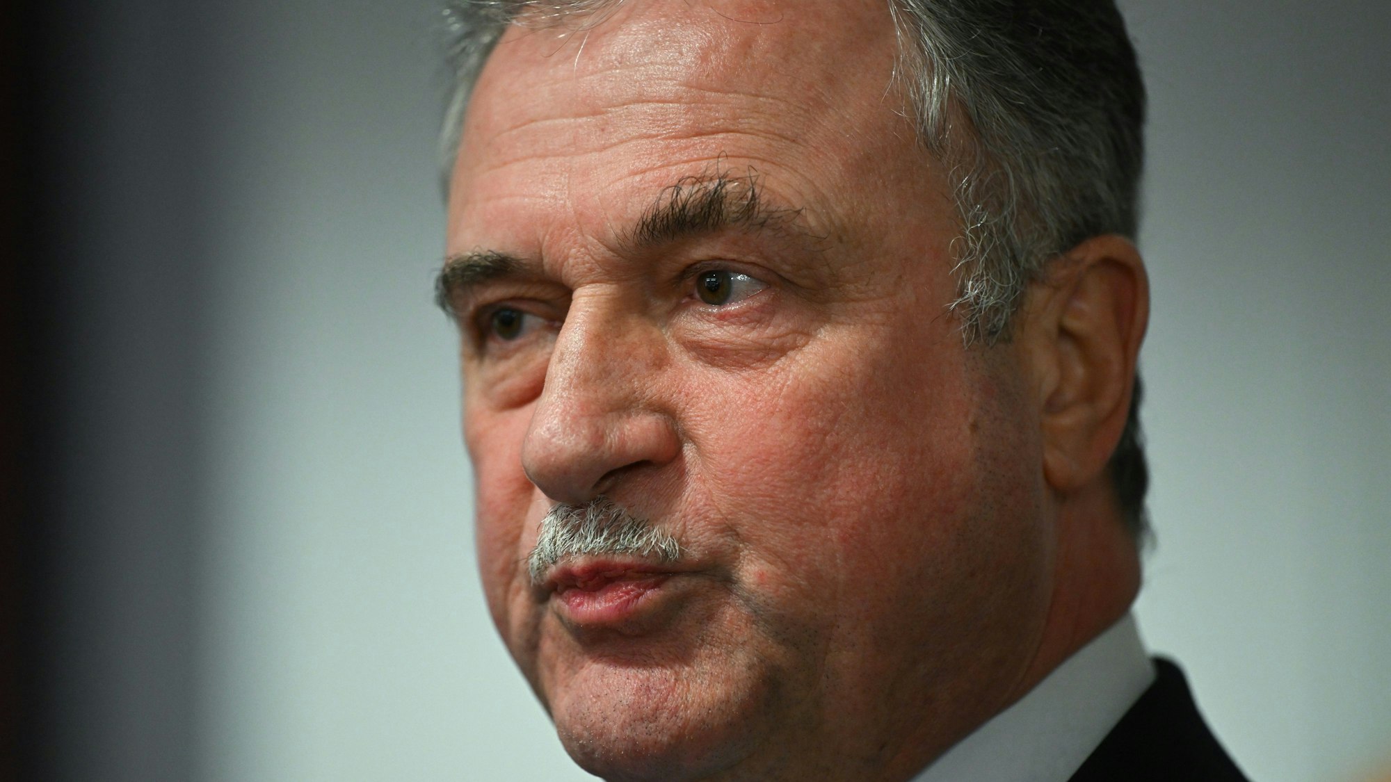 Der GDL-Vorsitzende Claus Weselsky hat in einem Interview beim öffentlich-rechtlichen Radiosender „Radioeins“ die Medien attackiert. Weselsky hatte am Dienstagabend seinen letzten Zug nach Berlin verpasst.