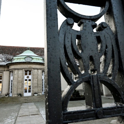 Berlin: Blick auf ein Gästehaus in Potsdam, in dem AfD-Politiker nach einem Bericht des Recherche-Netzwerkes Correctiv im November an einem Treffen teilgenommen haben sollen. Daran soll auch der bekannteste Vertreter der rechtsextremen Identitären Bewegung, Martin Sellner, teilgenommen haben.