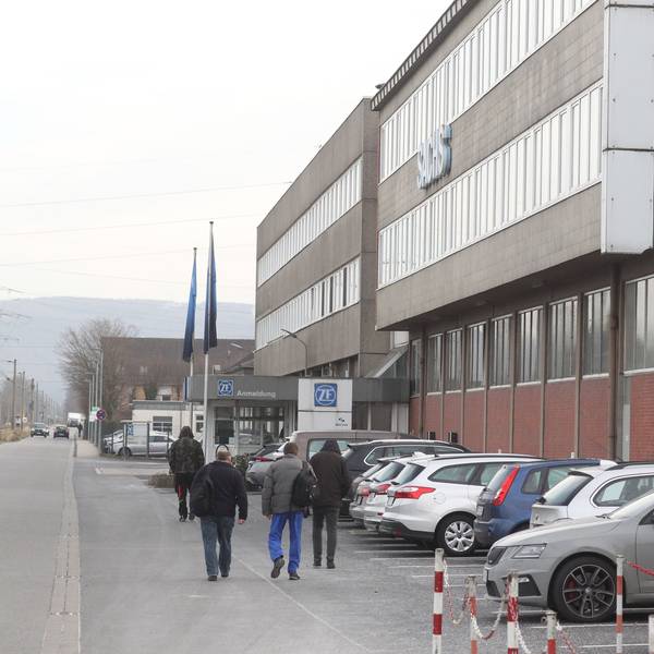 Der Kündigungsschutz für die Mitarbeitenden von ZF Friedrichshafen läuft Ende des Jahres aus, Ende 2027 will ZF das Werk schließen.