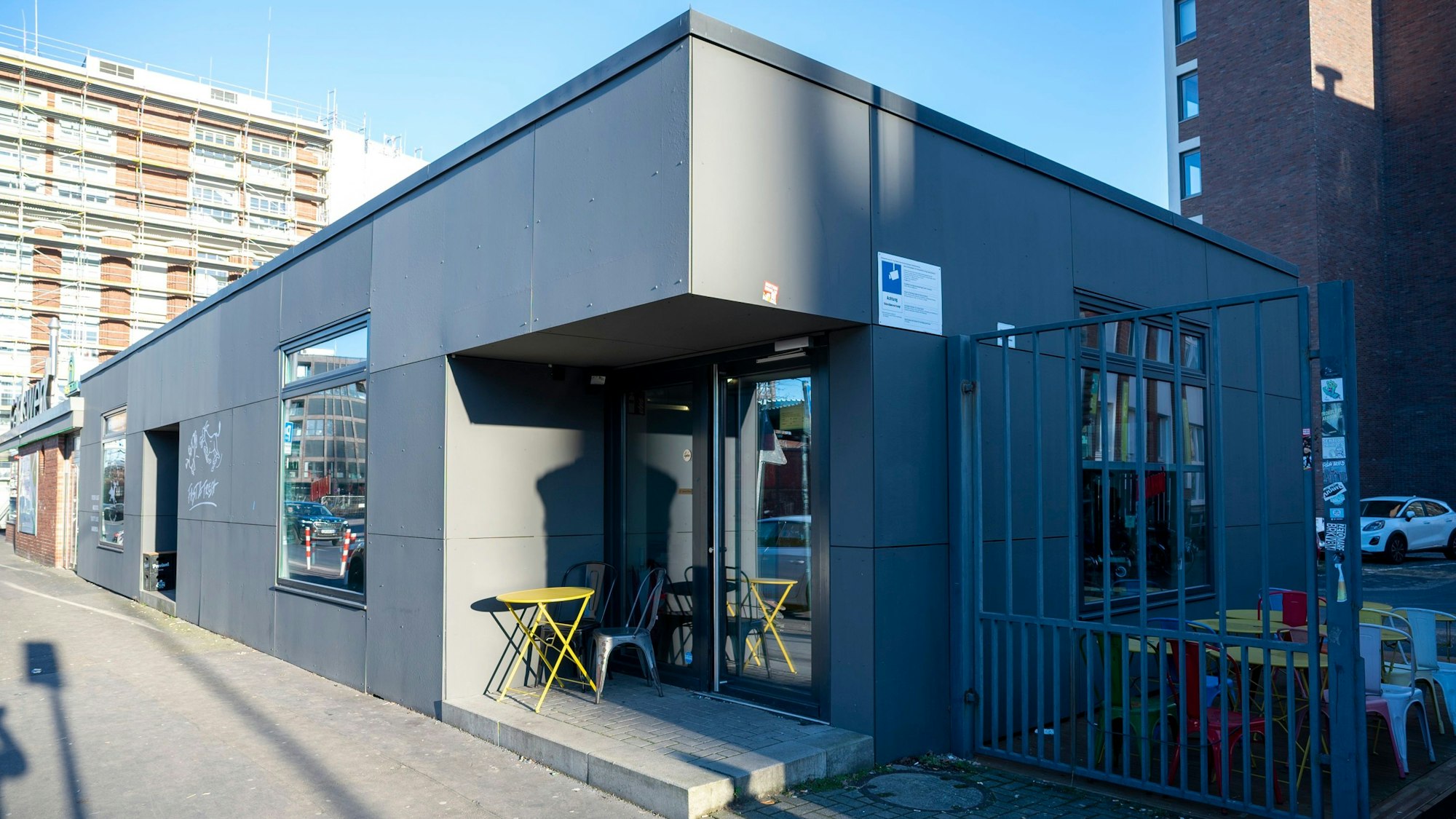 Ein Blick auf die Vorderseite des Ladenlokals