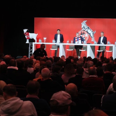 Sportchef Christian Keller, Präsident Werner Wolf und Finanzboss Philipp Türoff auf dem Podium im Coloneum.