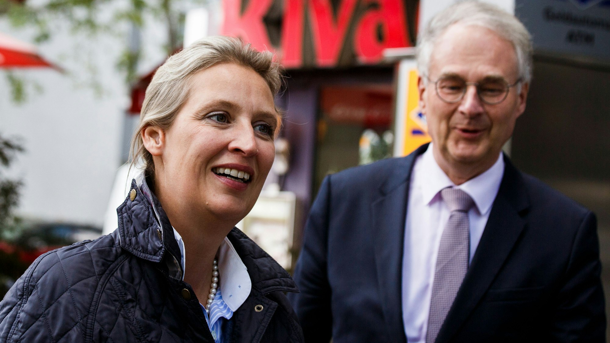 Roland Hartwig galt als Verbündeter von AfD-Co-Vorsitzender Alice Weidel. Nachdem bekannt wurde, dass sich der AfD-Politiker aus Rhein-Berg mit anderen Rechtsextremisten getroffen hatte, hat sich Weidel von ihm getrennt. (Archivbild)