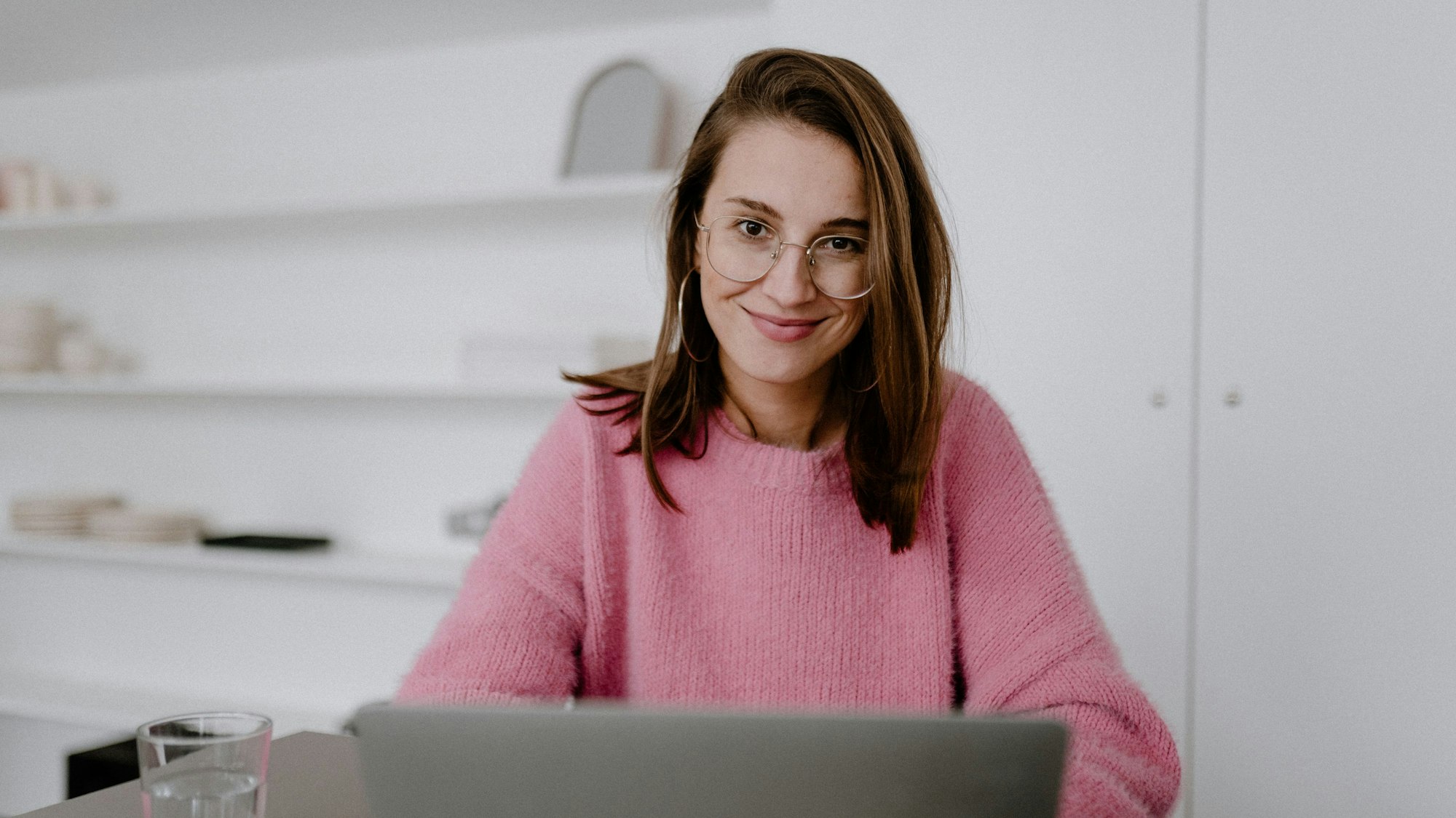 Nach ihrem Studium in Köln zog es Anna-Lena Eckstein in die weite Welt: Seit acht Jahren arbeitet sie aus dem Ausland.