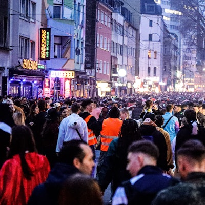 Jecken auf der Zülpicher Straße