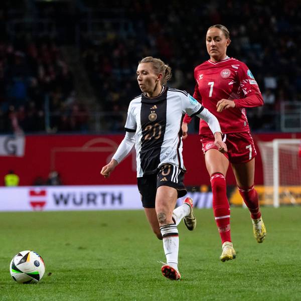 Elisa Senß Deutschland, 20 im Zweikampf mit Sanne Troelsgaard Dänemark, 07, GER, Deutschland GER vs Dänemark DEN, UEFA Frauen Fussball Nations League, Liga A, 5. Spieltag, 01.12.2023 DFB/DFL regulations prohibit any use of photographs as image sequences and/or quasi-video GER, Deutschland GER vs Dänemark DEN, UEFA Frauen Fussball Nations League, Liga A, 5. Spieltag, 01.12.2023 Rostock *** Elisa Senß Germany, 20 in duel with Sanne Troelsgaard Denmark, 07 , GER, Germany GER vs Denmark DEN , UEFA Womens Football Nations League, Liga A, 5 Matchday, 01 12 2023 DFB DFL regulations prohibit any use of photographs as image sequences and or quasi video GER, Germany GER vs Denmark DEN , UEFA Womens Football Nations League, Liga A, 5 Matchday, 01 12 2023 Rostock Copyright: xEibner-Pressefoto/Memmlerx EP_MMR