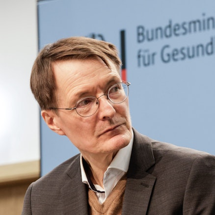 Karl Lauterbach (SPD), Bundesminister für Gesundheit, will Homöopathie künftig nicht mehr als Kassenleistung laufen lassen.