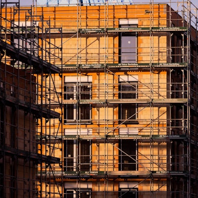 Neubauwohnungen werden am Kölner Stadtwald gebaut.