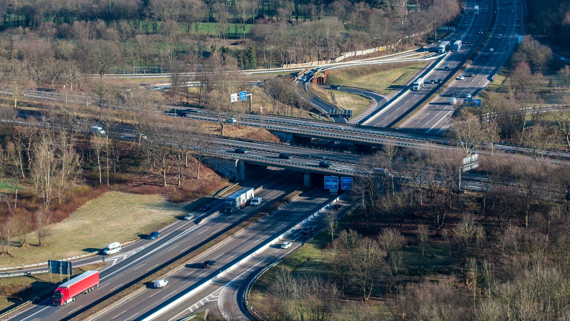 Autobahnkreuz Köln-Süd von oben