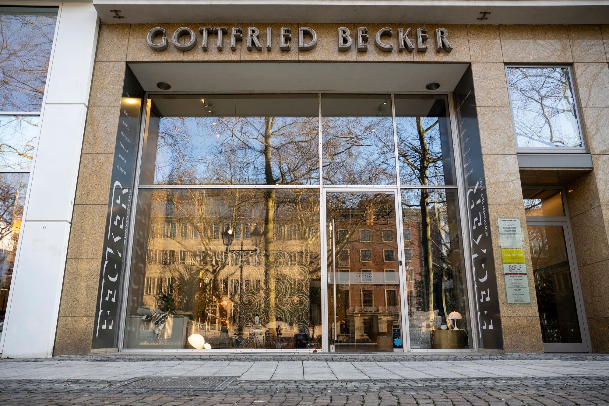 Fensterfront der Firma Becker am Ring