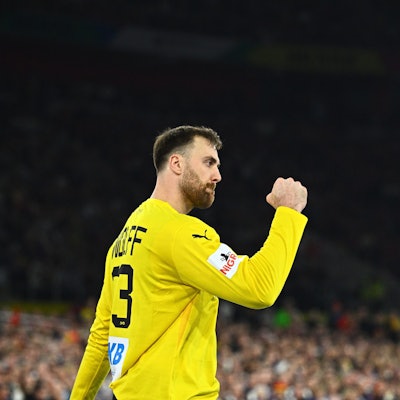 Siegerfaust vor Weltrekord-Kulisse: Andreas Wolff zeigte beim 27:14-Auftakterfolg der deutschen Mannschaft gegen die Schweiz bei der Heim-EM eine überragende Leistung.