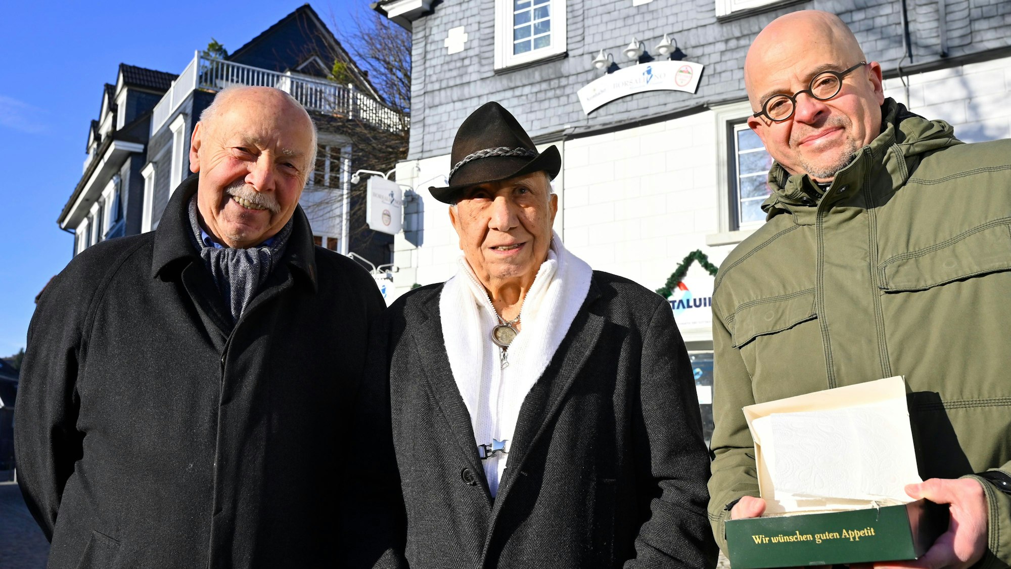Auf dem Bild von links: Jürgen Woelke, Salvatore Munda und Manfred Huppertz.