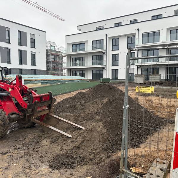 Blick auf die Baustelle eines Mehrfamilienhauses in Troisdorf-Sieglar.