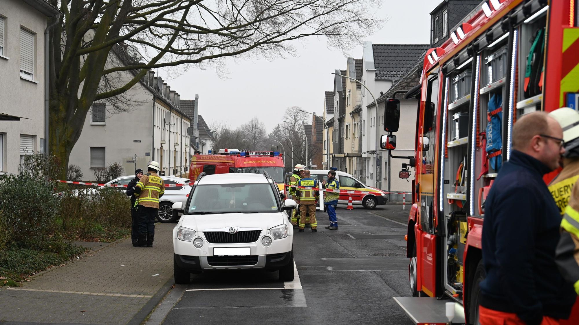 Auf dem Bild ist ein Feuerwehreinsatz zu sehen.