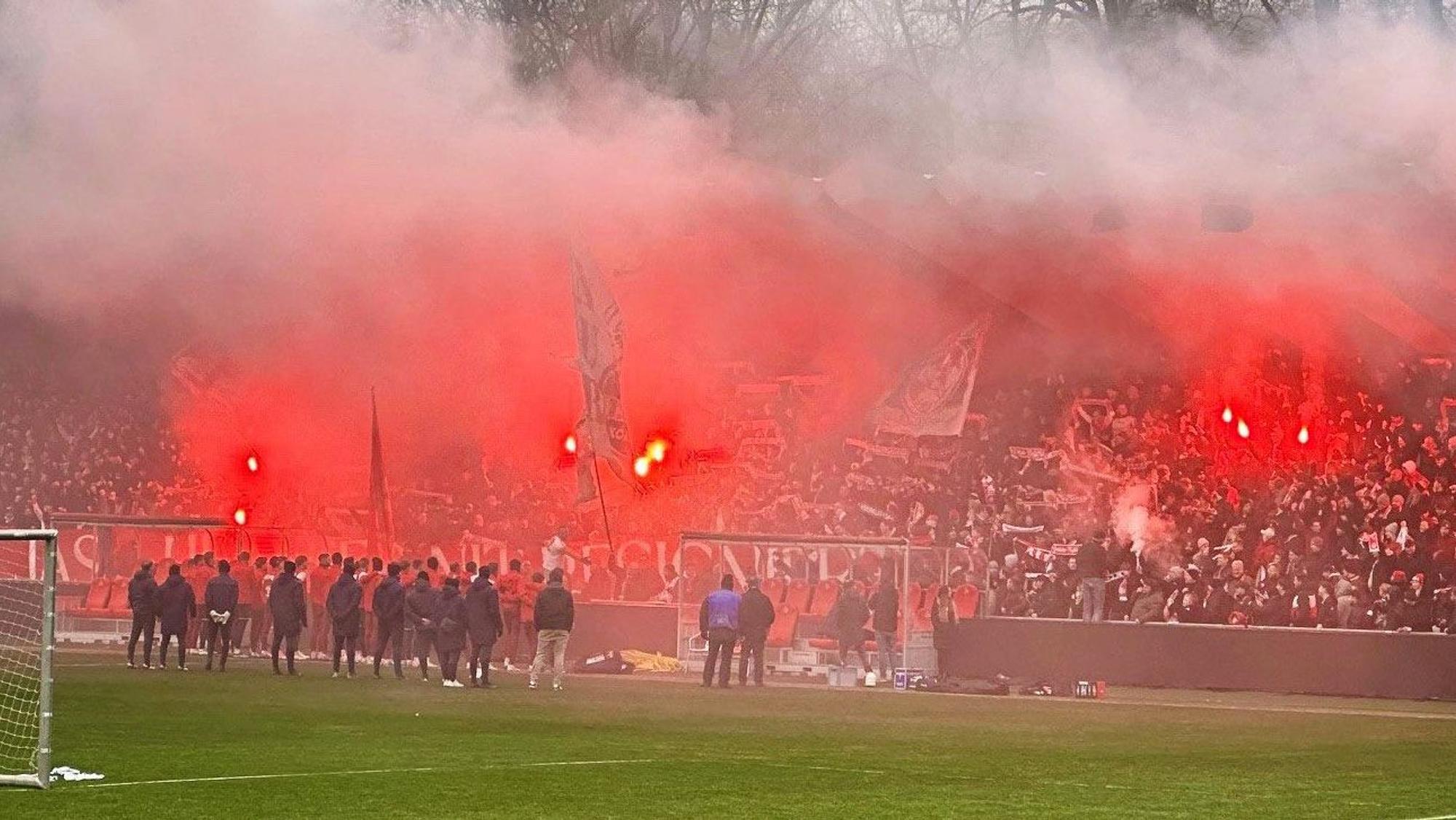 Mehr als 1000 Fans besuchten am Freitagnachmittag das Abschlusstraining des 1. FC Köln vor dem Spiel gegen den 1. FC Heidenheim.