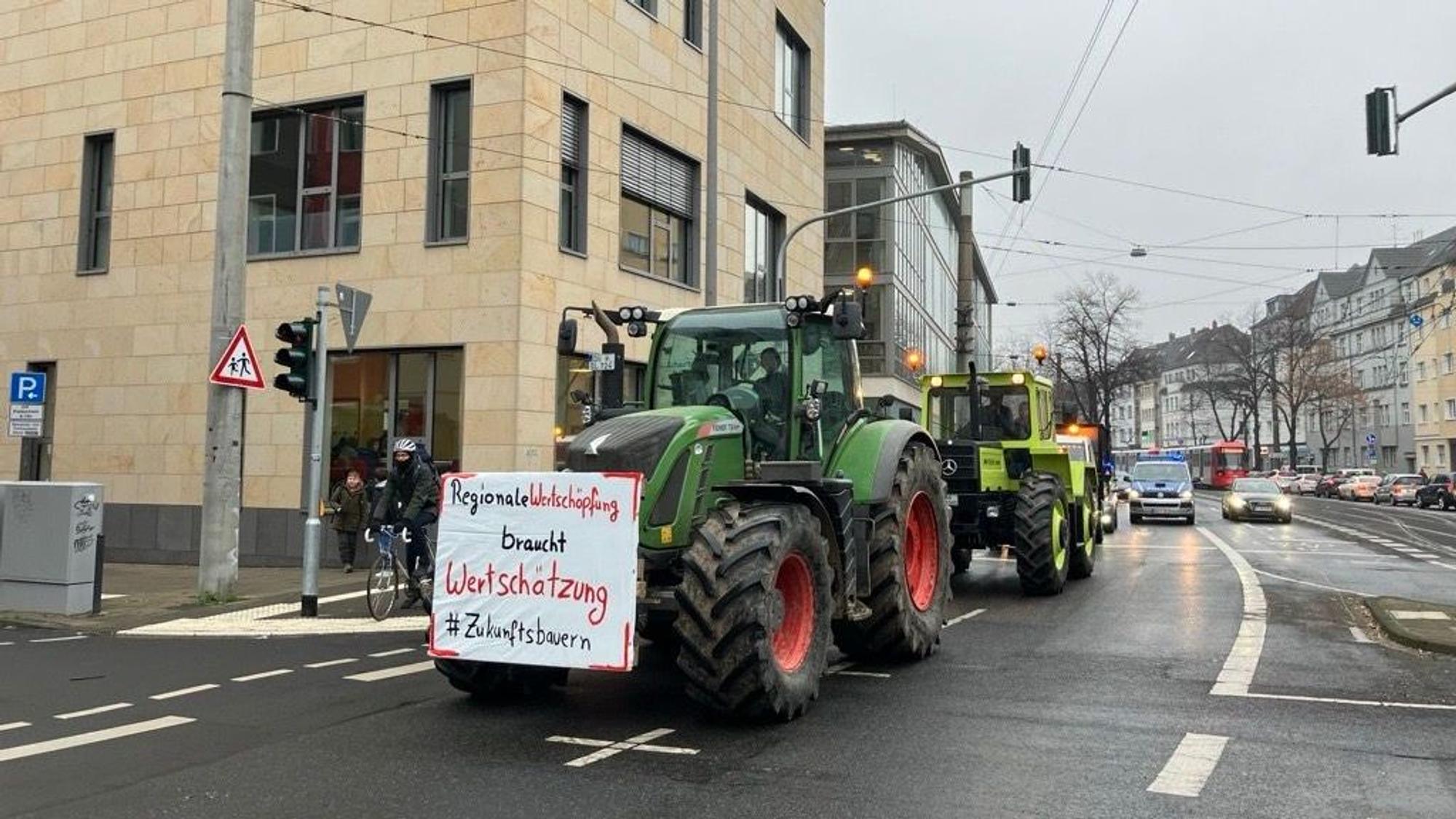 Hannah Borchards Traktor von außen.