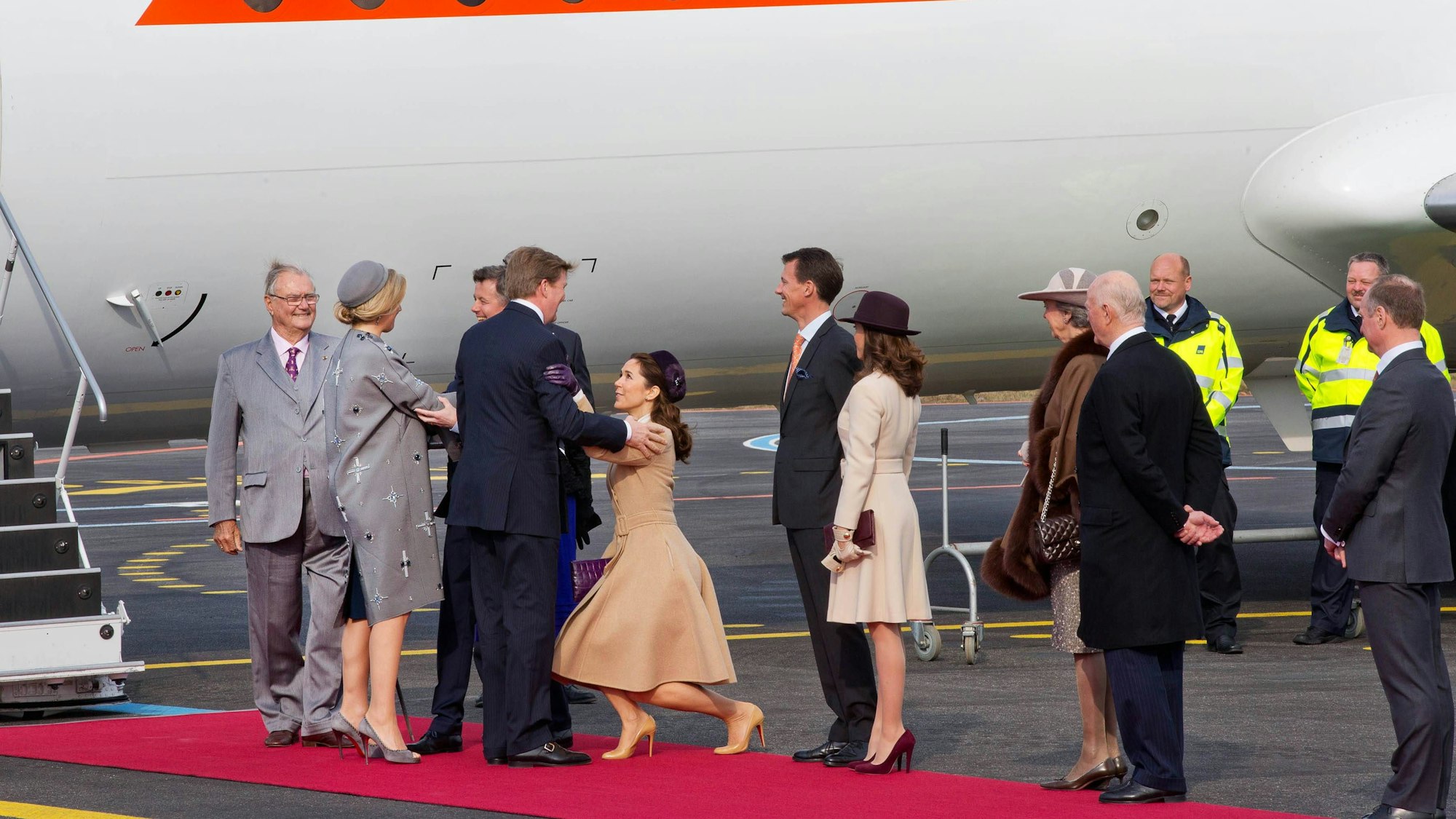 Ein Knicks für König Willem-Alexander der Niederlande, der mit Königin Maxima 2015 nach Dänemark reiste.