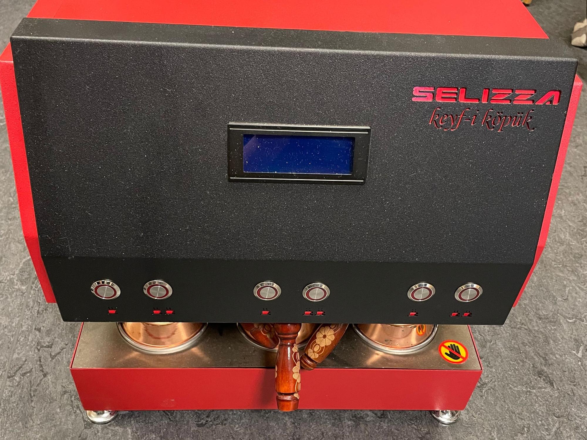 Eine rote Kaffeemaschine