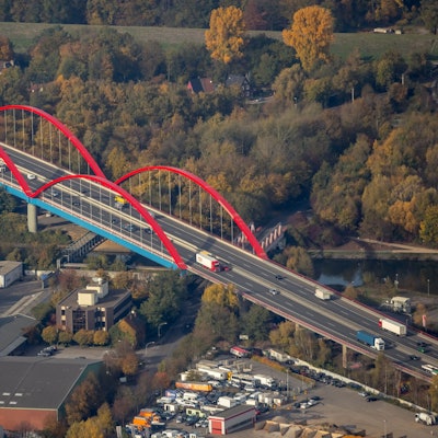 Luftaufnahme der A42-Brücke über den Rhein-Herne-Kanal in Bottrop.
