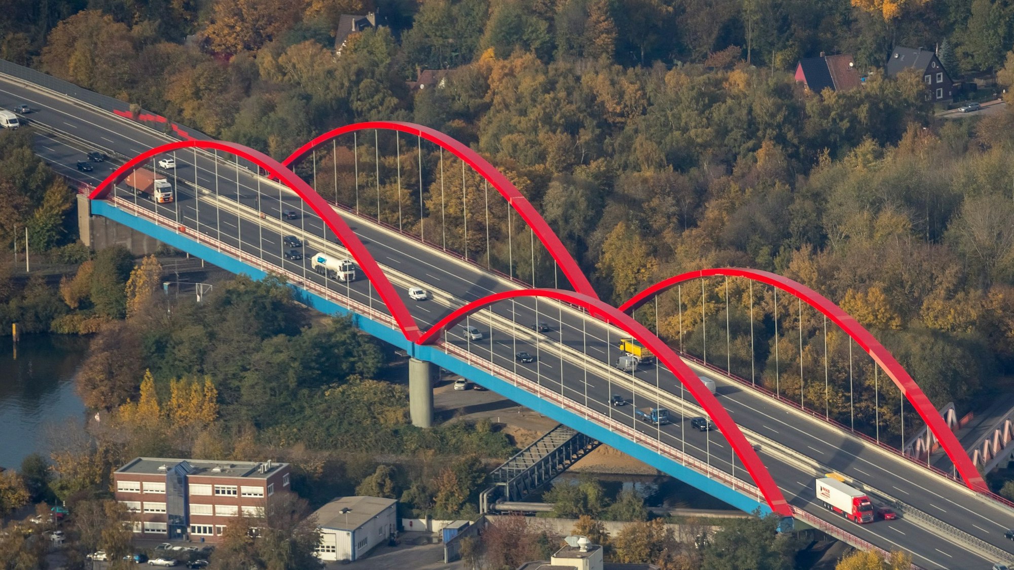 Luftaufnahme der A42-Brücke über den Rhein-Herne-Kanal in Bottrop.