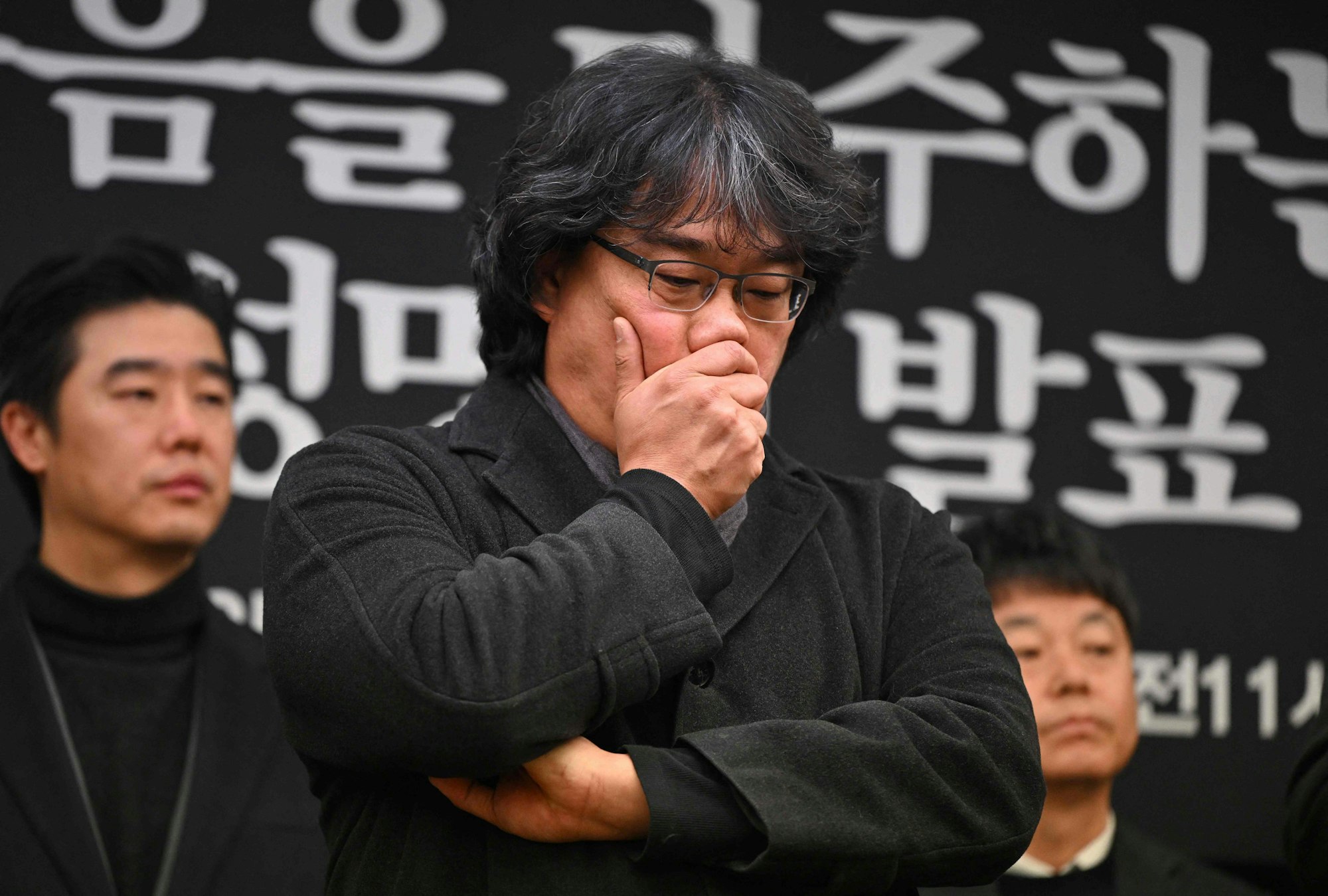 TOPSHOT - Film director Bong Joon-ho reacts during a press conference on the death of South Korean actor Lee Sun-kyun in Seoul on January 12, 2024. Oscar-winning "Parasite" filmmaker Bong and other Korean stars criticised on January 12 South Korean police and media for their purported role in late actor Lee Sun-kyun's suicide, calling for an official enquiry. (Photo by Jung Yeon-je / AFP)