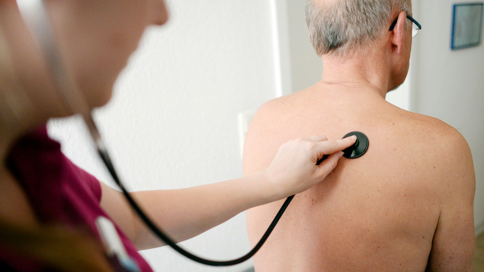 Mit dem Anonymen Krankenschein können Menschen ohne Versicherung behandelt werden. (Symbolbild)