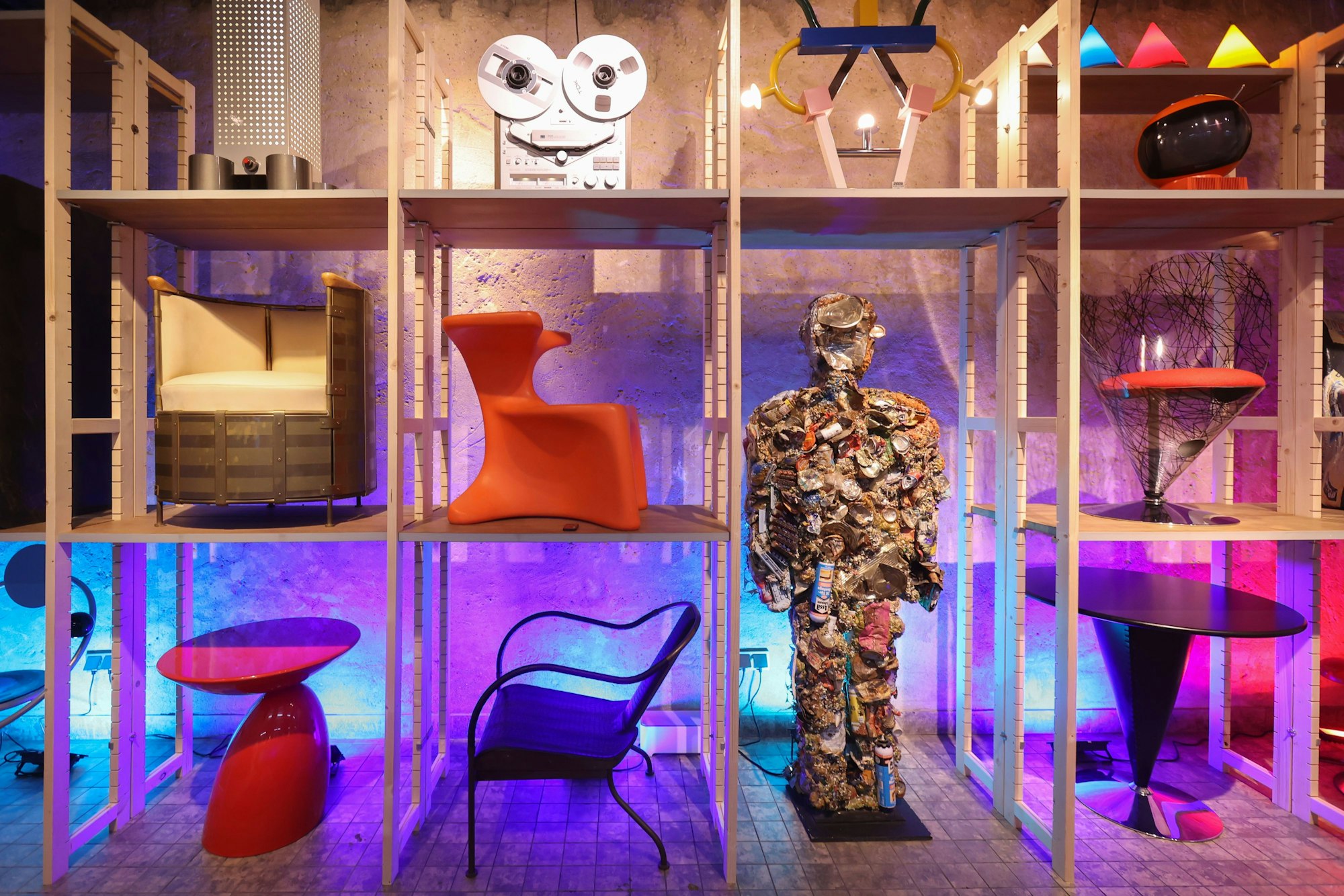 Objekte in einem Regal