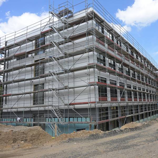 Das Foto zeigt die Baustelle des Nicolaus-Cusanus-Gymnasiums