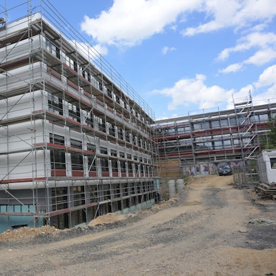 Das Foto zeigt die Baustelle des Nicolaus-Cusanus-Gymnasiums