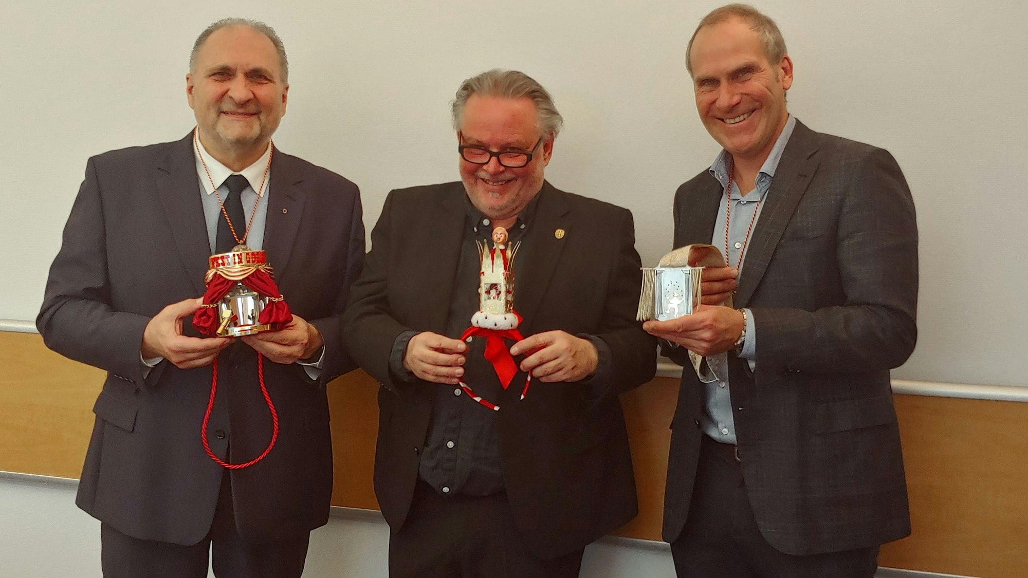 In den Räumen der Handwerkskammer prämierten (v.l.) Hans Peter Wollseifer, Ingo Telkmann und Nicolai Lucks die Sieger des Unikatorden-Wettbewerbs.