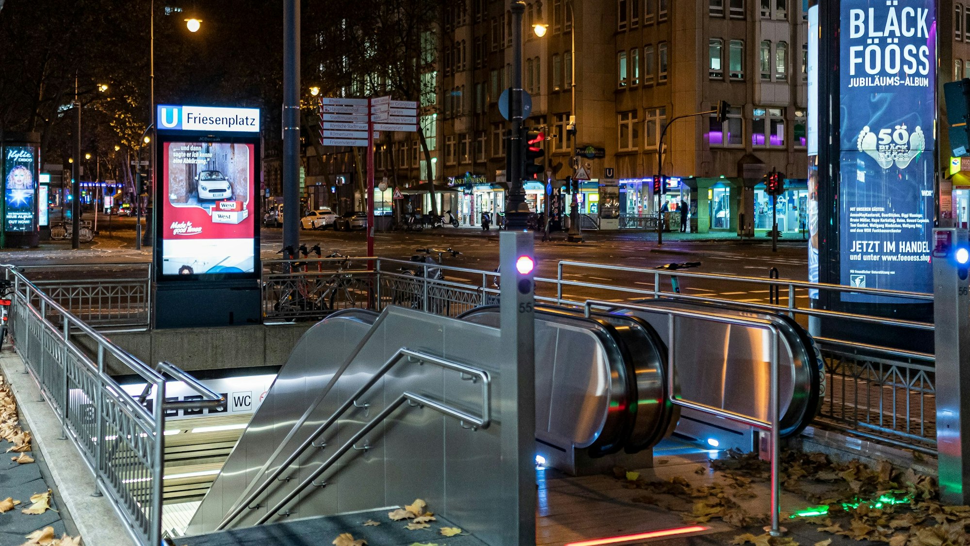 Zugang über eine Rolltreppe zur Haltestation Friesenplatz