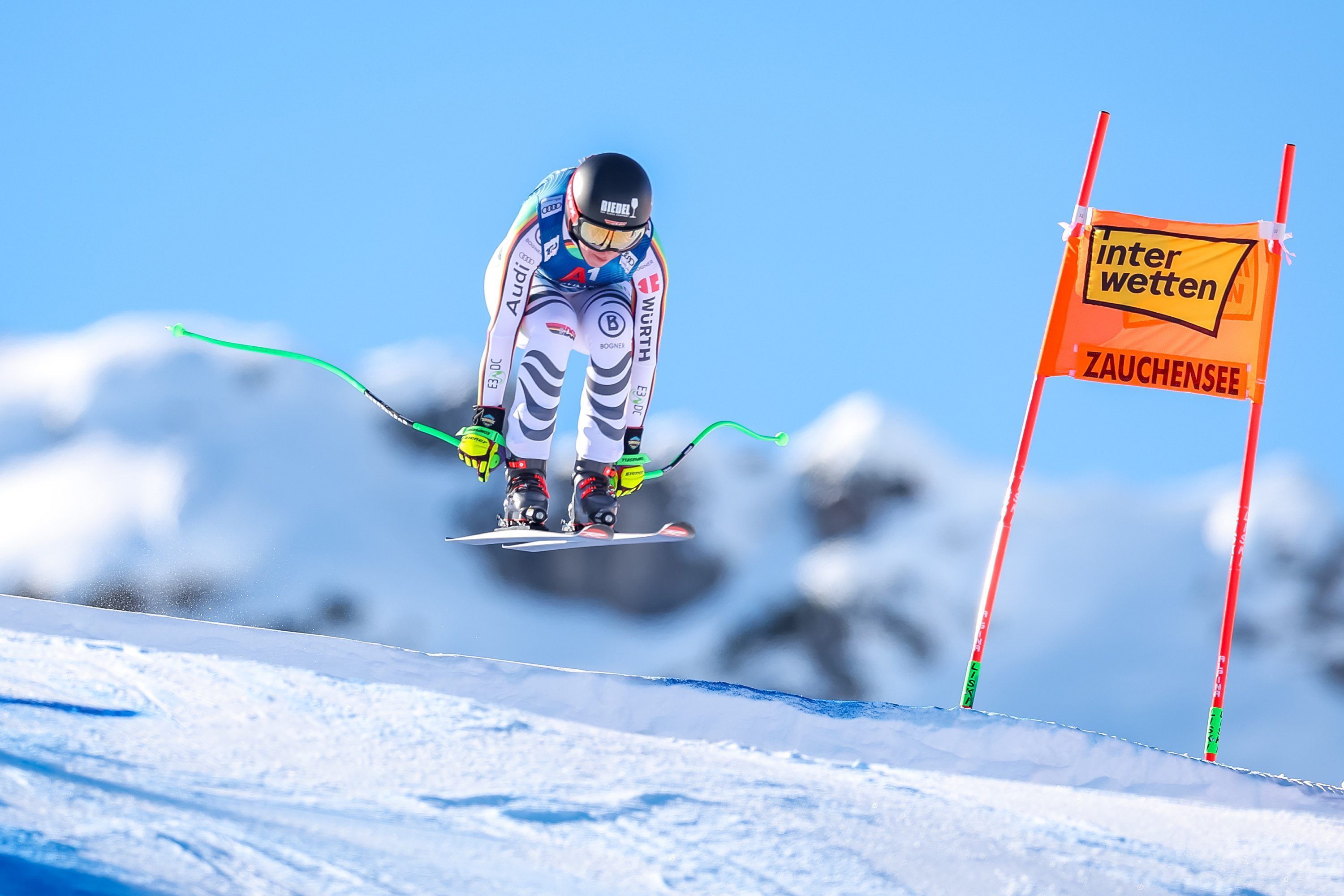 dpatopbilder - 13.01.2024, Österreich, Altenmarkt: Ski alpin: Weltcup, Abfahrt, Damen: Kira Weidle aus Deutschland in Aktion. Foto: Expa/Johann Groder/APA/dpa +++ dpa-Bildfunk +++