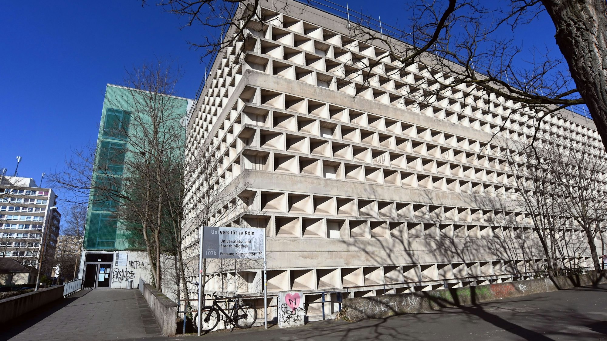 Das Gebäude der Universitäts-Bibliothek in Köln.