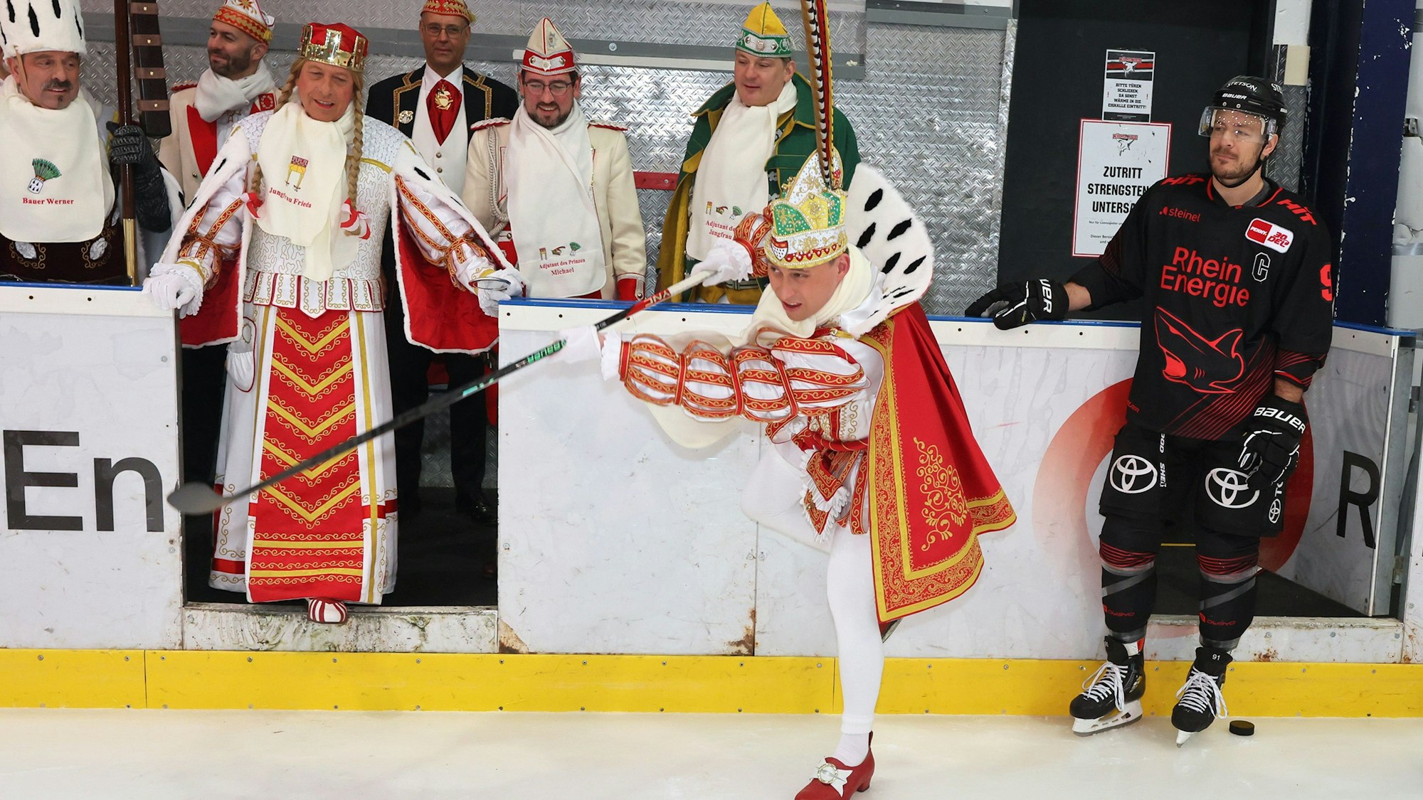 Kölner Dreigestirn bei den Kölner Haien, Prinz Sascha I.,13.01.2024, Bild: Herbert Bucco