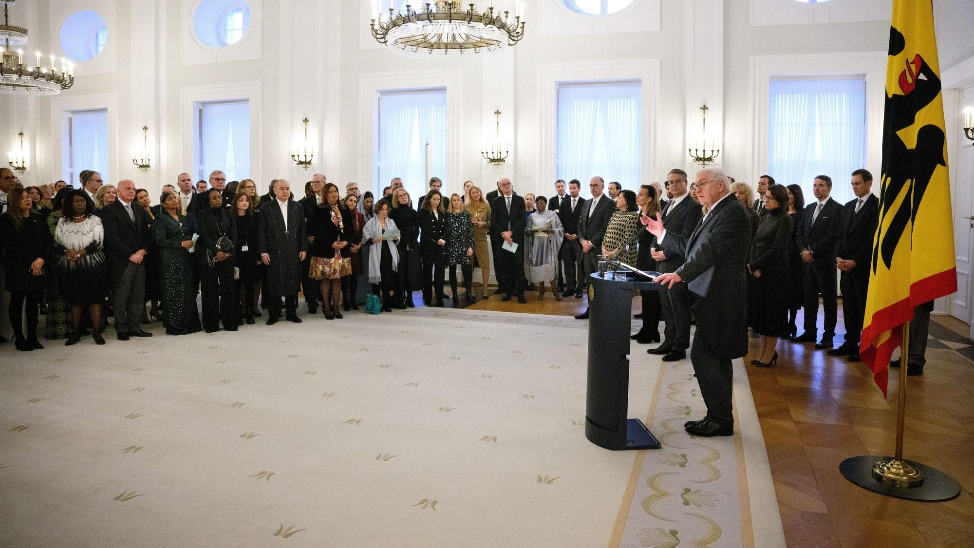 11.01.2024, Berlin: Bundespräsident Frank-Walter Steinmeier spricht beim Neujahrsempfang des Bundespräsidenten für das Diplomatische Korps im Schloss Bellevue. Foto: Bernd von Jutrczenka/dpa +++ dpa-Bildfunk +++