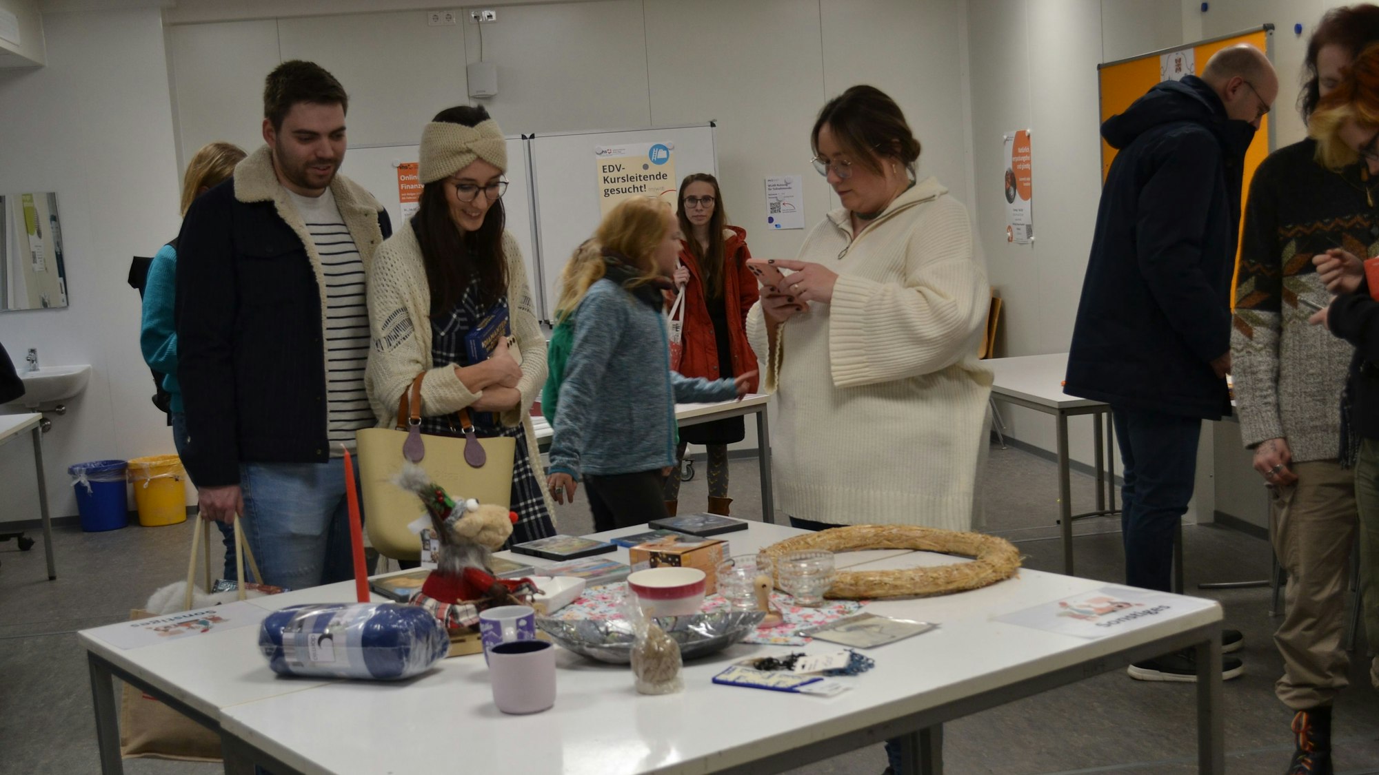 Gut 20 Besucher hatten sich vorab angemeldet, gekommen sind 100.