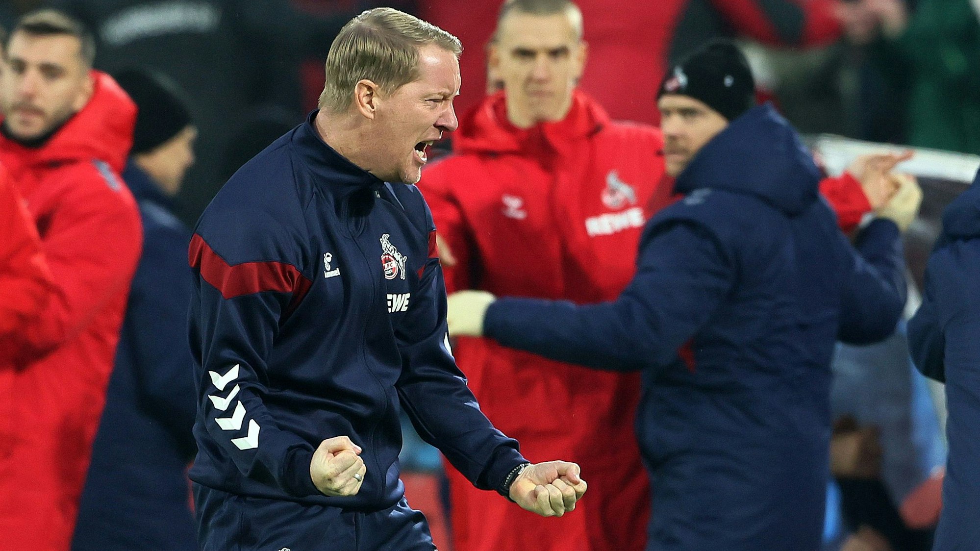 Timo Schultz’ erster Torjubel als Trainer des 1. FC Köln. Allerdings musste die Mannschaft des neuen Trainers noch den Ausgleich hinnehmen.