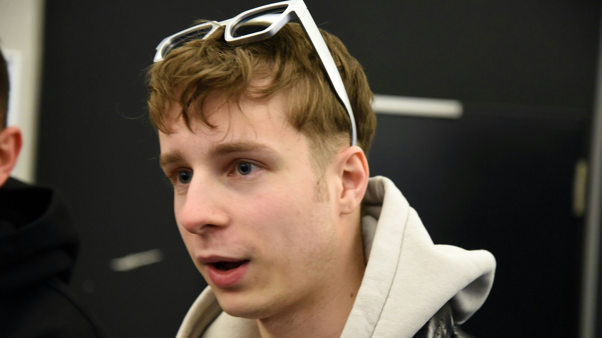 Influencer Cenkgo im Porträt.