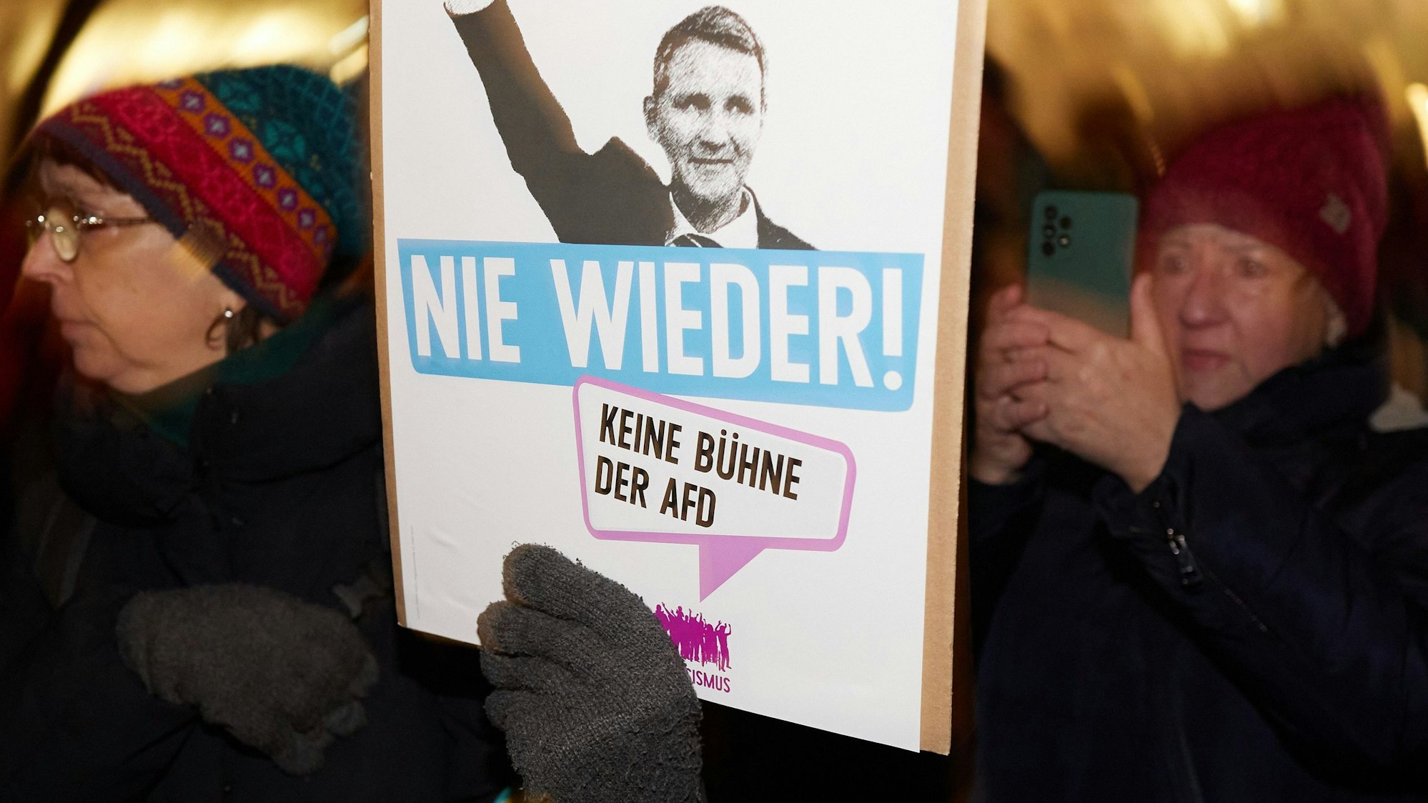 Eine Demonstration unter dem Motto ´AfD Verbot prüfen - jetzt!» am Freitag vor dem Bundeskanzleramt.