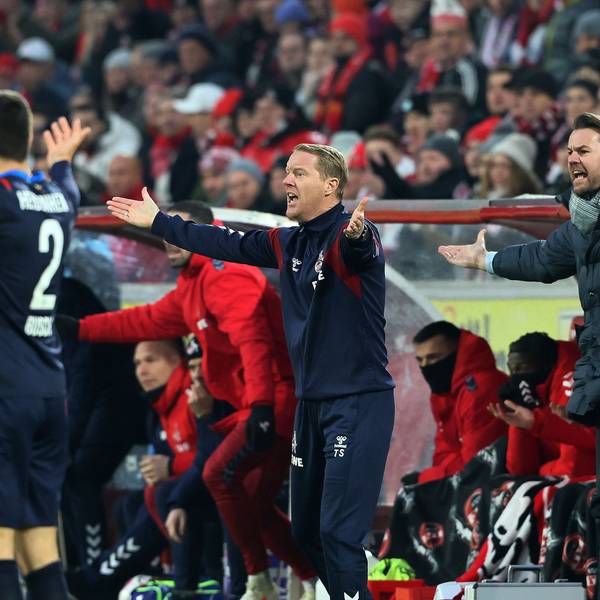 Timo Schultz während der Partie des 1. FC Köln gegen Heidenheim am Samstag