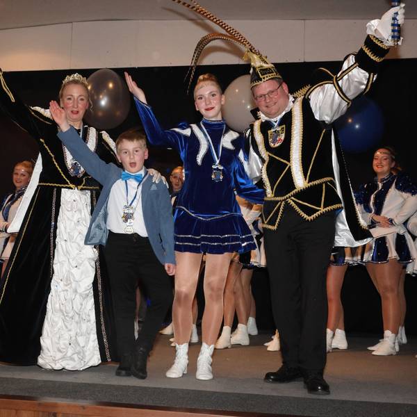Proklamation Tolle Elf KG Wildberg, Prinz Christian I. und Prinzessin Steffi mit Sohn Anton (7) und Tochter Leana (15).