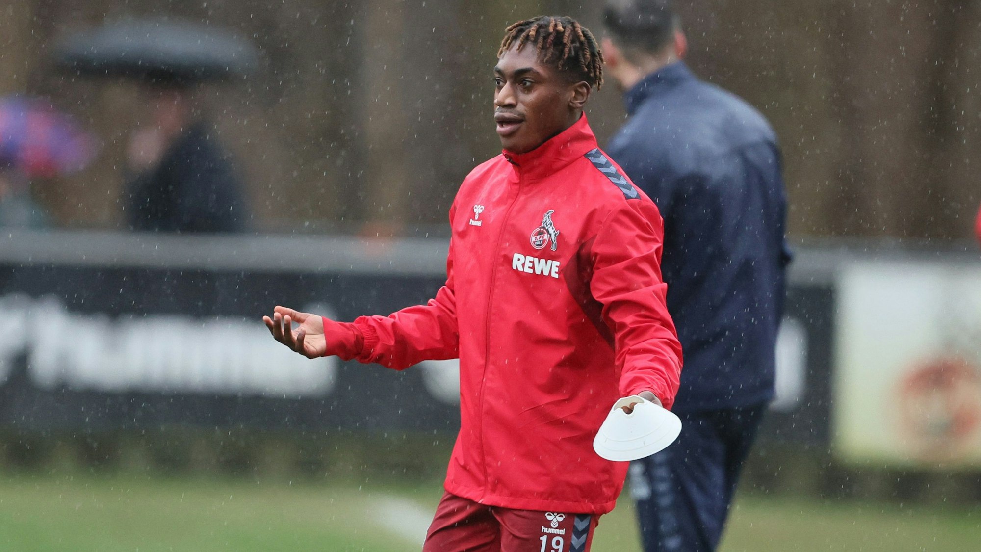 Justin Diehl tritt auch im Training selbstbewusst auf und fordert den Ball.