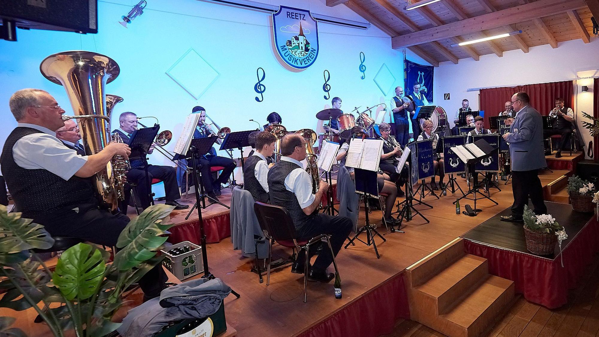 Sein Neujahrskonzert spielte der Musikverein Reetz in der Dorfhalle.