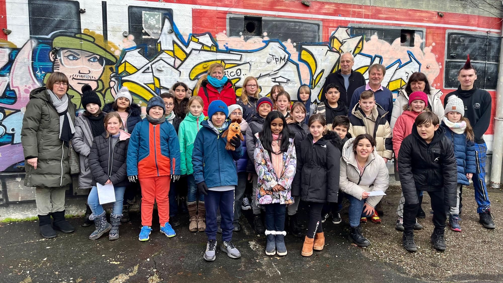 4a der Theodor-Fontane-Schule ist als "MausKlasse" im Bunker unterwegs